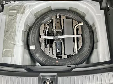 Car image 28