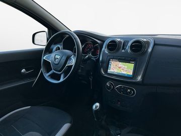 Car image 10