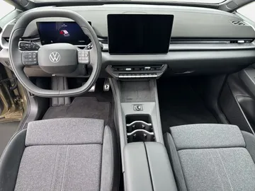 Car image 27