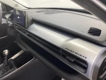 Car image 32