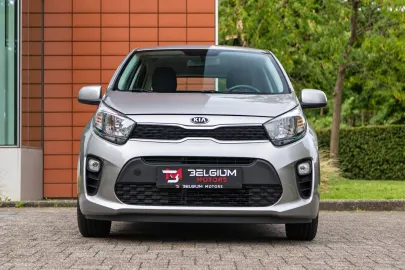 Car image 3
