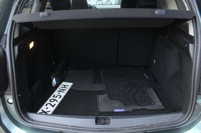 Car image 32