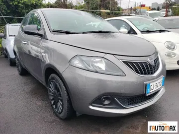 Car image 2