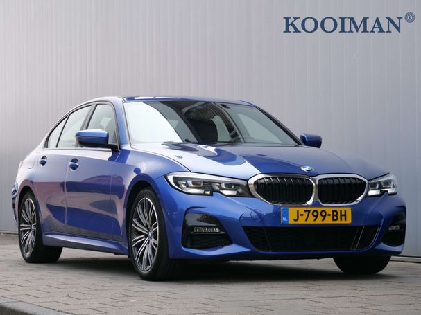 BMW 320i 135 kW image number 1