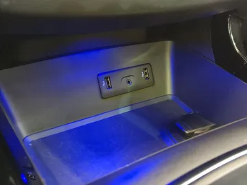 Car image 30