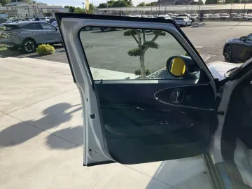 Car image 35