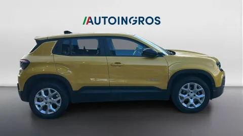 Car image 4