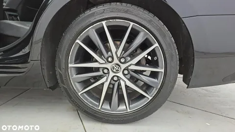 Car image 24