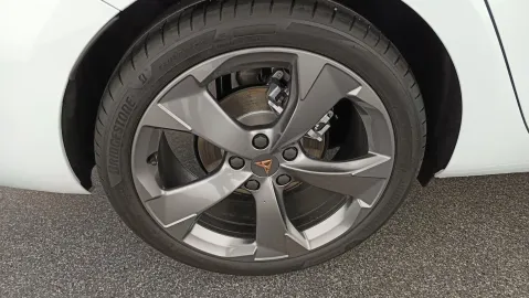 Car image 28