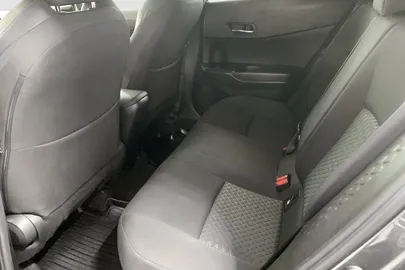 Car image 12