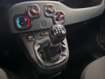Car image 26
