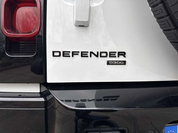 Land Rover Defender 3.0 D300 MHEV 221 kW image number 15