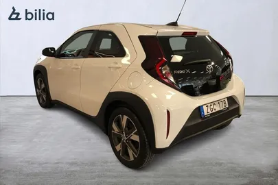 Car image 4