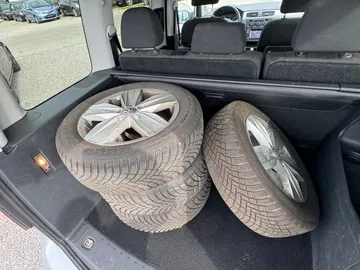 Car image 33