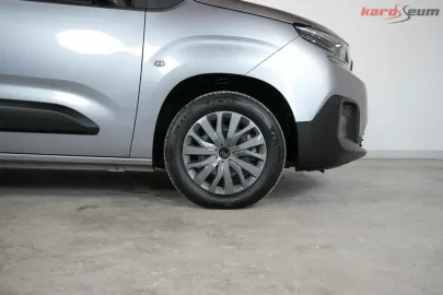 Car image 39