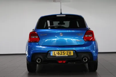 Car image 26