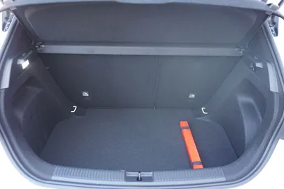 Car image 38