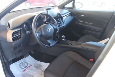 Car image 12