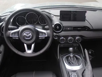 Car image 16