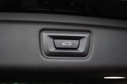 Car image 32