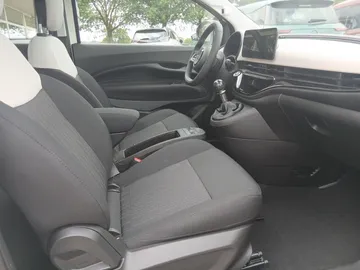Car image 19