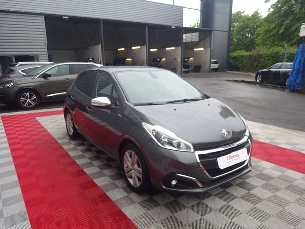 Peugeot 208 100 Style 74 kW image number 2