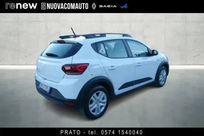 Car image 3
