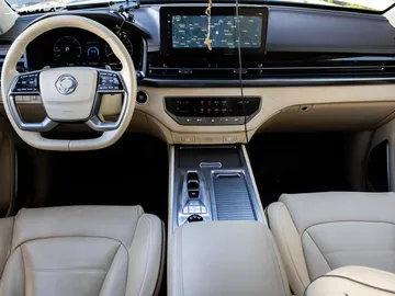Car image 30