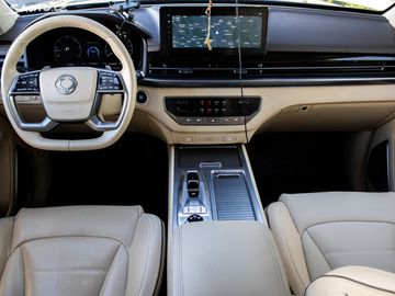 Car image 30