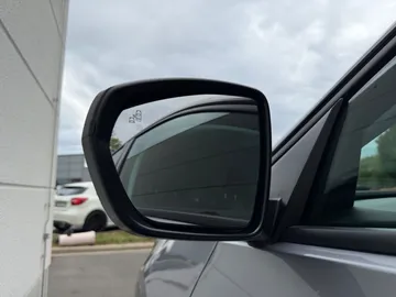 Car image 32