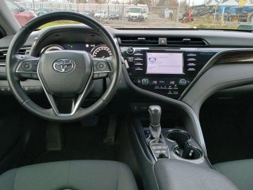 Car image 16