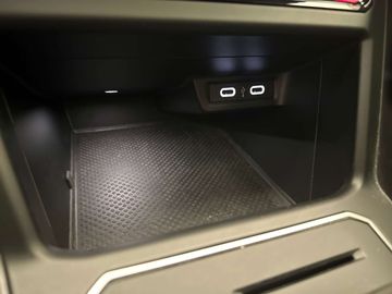 Car image 37