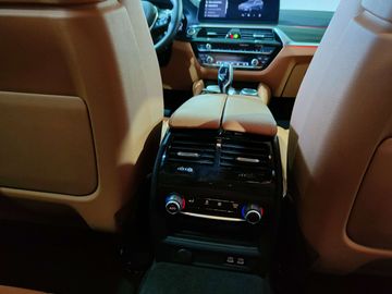 Car image 36