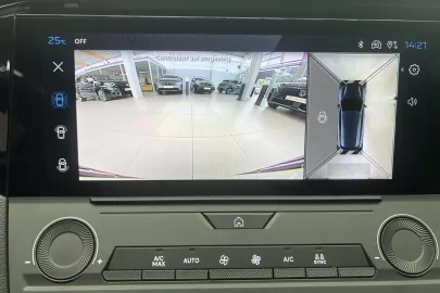 Car image 25