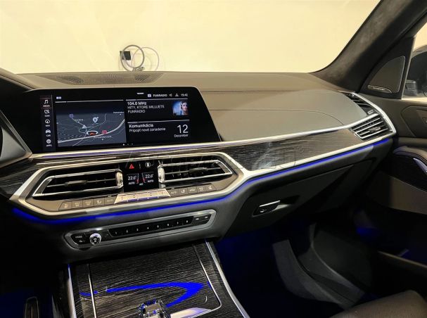 BMW X7 M50i xDrive 390 kW image number 13