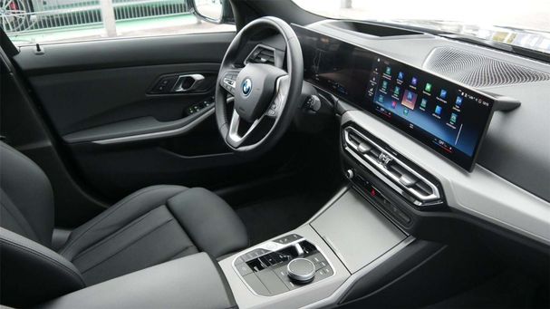 BMW 320 Touring e xDrive 150 kW image number 35