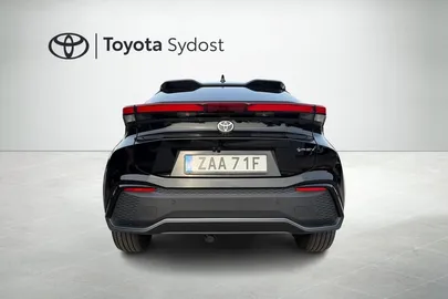 Car image 4