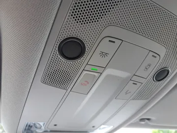 Car image 27
