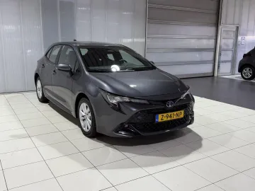 Car image 3