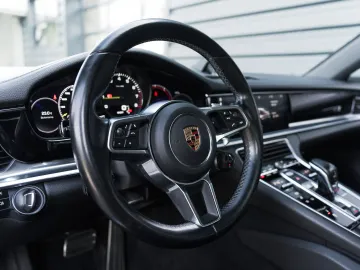Car image 40