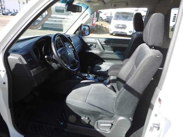 Mitsubishi Pajero 3.2 140 kW image number 6