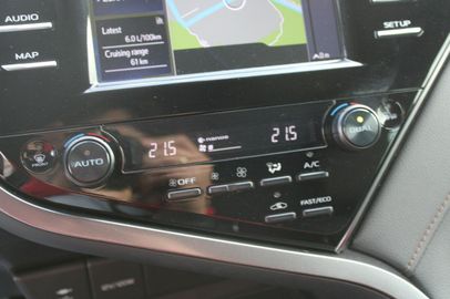 Car image 26