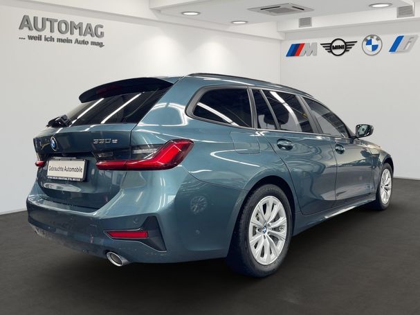 BMW 330e Touring M 215 kW image number 3