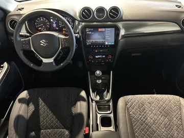 Car image 5