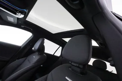 Car image 32