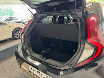 Car image 27