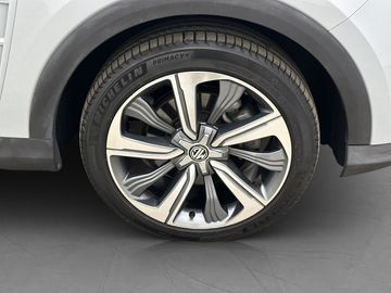 Car image 34