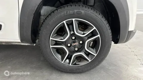 Car image 20