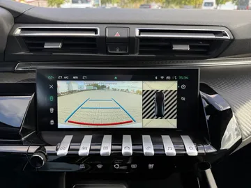 Car image 24