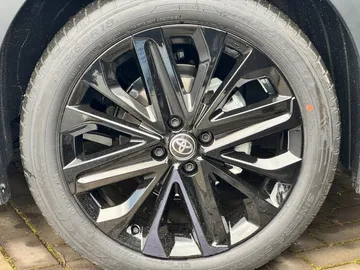 Car image 20